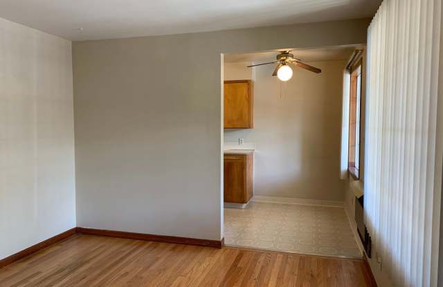 Photo of W1317 - Hudson's Bay Court