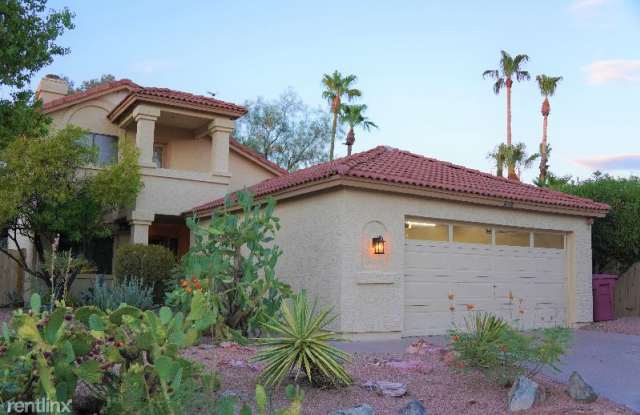 10370 E Davenport Dr - 10370 East Davenport Drive, Scottsdale, AZ 85260