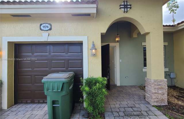 1174 NE 32nd Ter