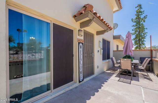 14234 N OAKWOOD Lane unit: C