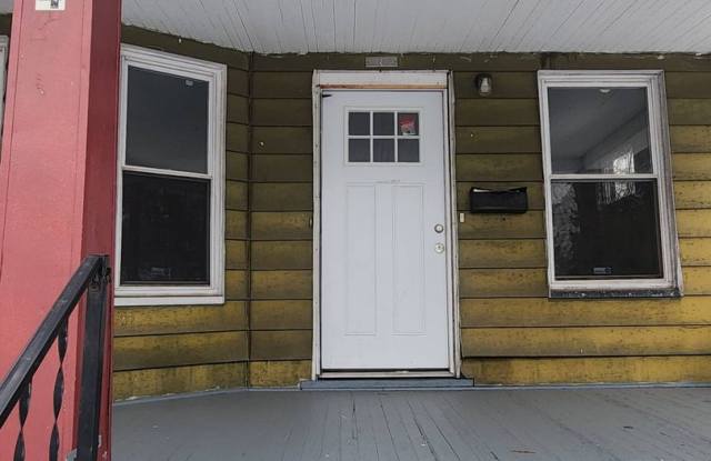 Charming 3-Bedroom Property in Prime Location (Section 8 Vouchers Accepted)