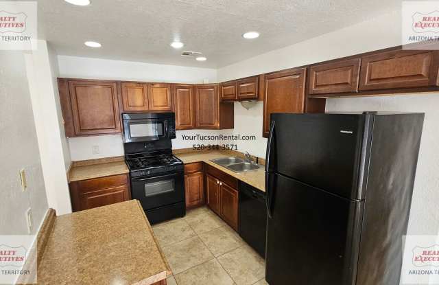 3/2 at 22nd  Kolb. An upstairs condo in Langley Gardens