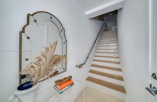 455 Northeast 39th Street