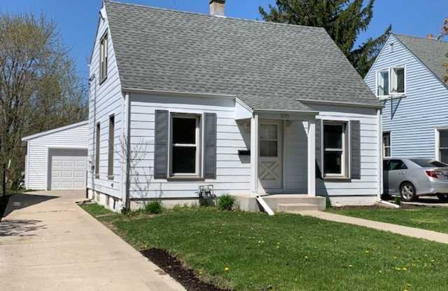 West Allis 3 bedroom 1 bath 2.5 car garage