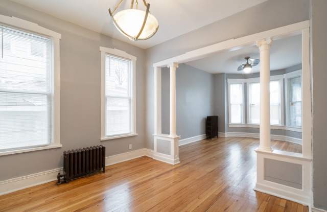 5923 S Loomis Boulevard