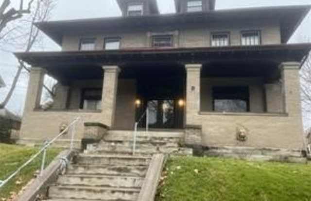 Photo of 71 N Euclid Ave