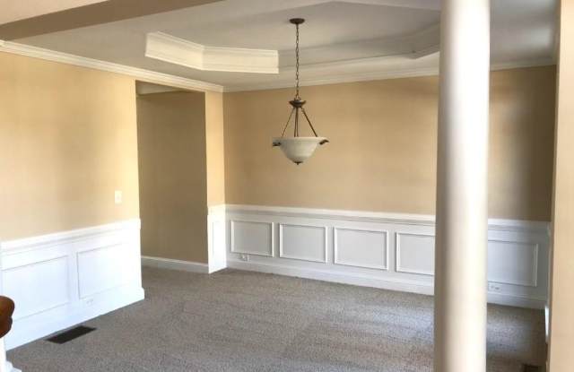 527 Huntington Downs