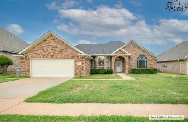 Photo of 8 ST ANDREWS COURT