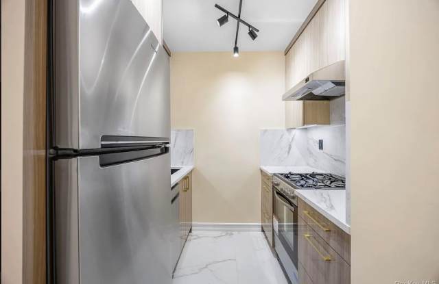 100-25 Queens Boulevard