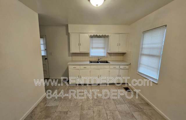 1528 SE Riverside Dr.