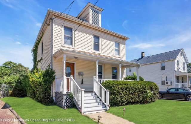 Photo of 325 Roosevelt Avenue