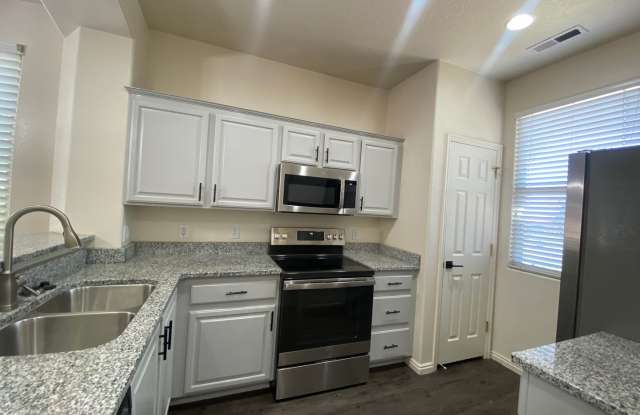 REMODELED TOWNHOME AVAILABLE FOR RENT