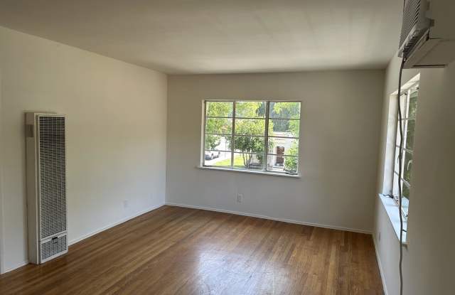 1843 1/2 Linda Rosa Avenue