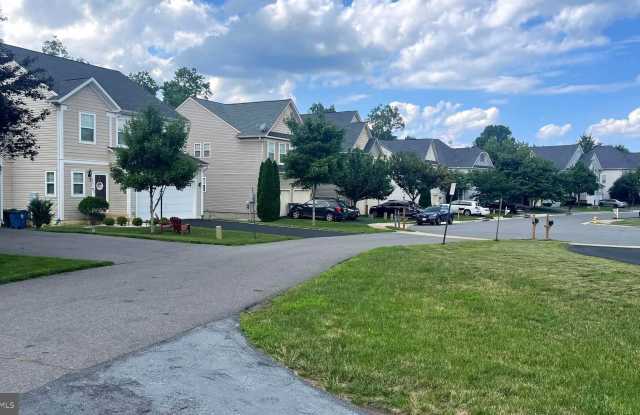 9008 HANSON GROVE Court