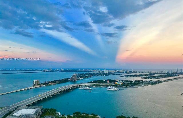 Photo of 900 Biscayne Blvd