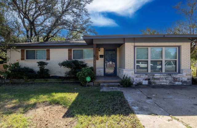 4 Bedroom Home in Downtown Historic District