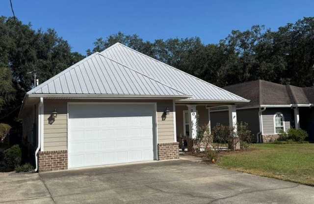 Photo of 703 Nutmeg Avenue