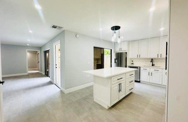 403 4th Ln Lane, Palm Beach Gardens, FL 33418
