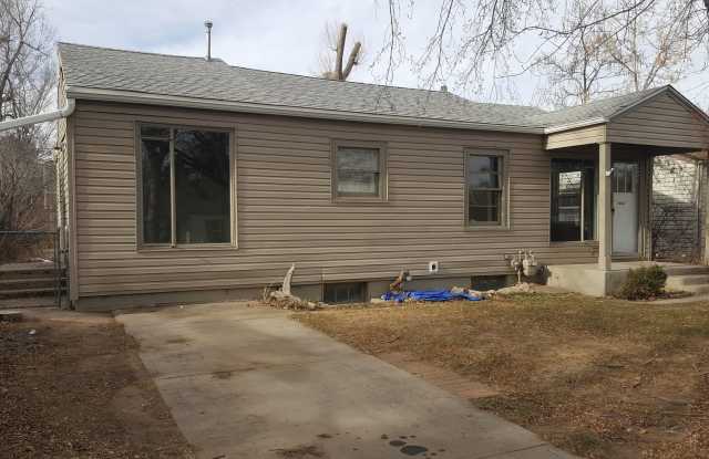 2 bed 1 bath single family home! AVAILABLE NOW! - 4335 S. Grant St. PRICE REDUCED!