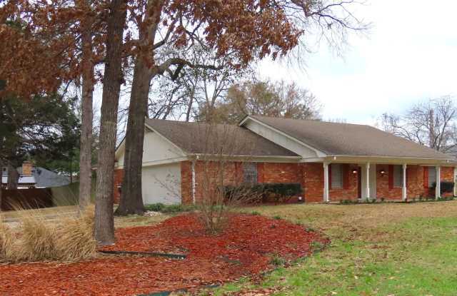 South Tyler! Beautiful 4 Bedroom, 3 Bath House