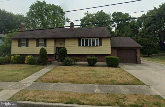 Photo of 300 W NEW Street