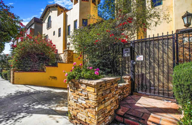 1331 North Sycamore AvenueUnit 7