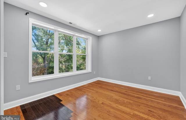 Photo of 313 PARKLAND Place SE unit: 3