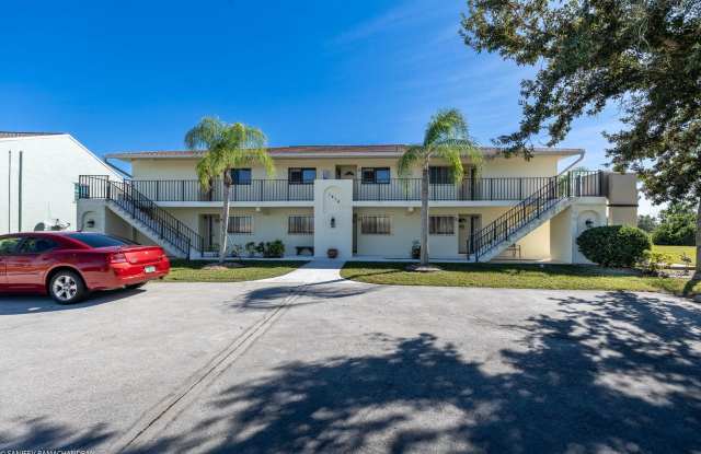 TURNKEY FURNISHED RENTAL ON GOLF COURSE. GROUND FLOOR UNIT