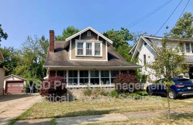 Photo of 2078 18 St SW