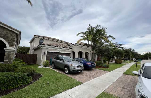3841 Aspen Leaf Dr