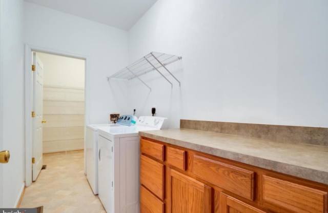 8464 HESSIAN HILL CT