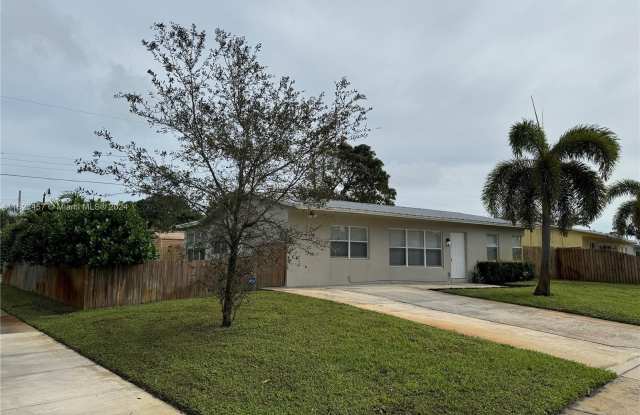 2650 NE 11th Ave - 2650 Northeast 11th Avenue, Pompano Beach, FL 33064