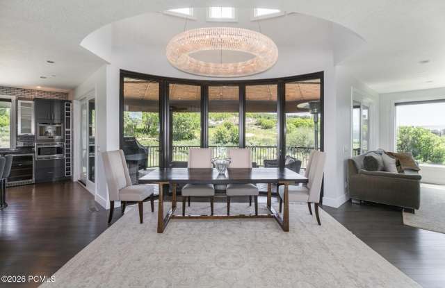 1135 E Lasso Trail