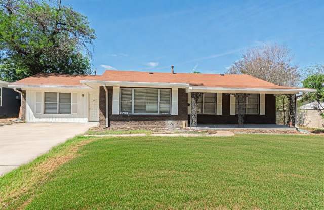 243 MAPLEWOOD LN