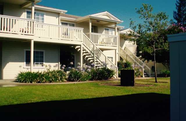 Downstairs Spacious 2 Bedroom 1 Bath Unit just minutes from the Sonoma Plaza