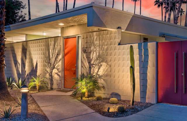 17 Desert Lakes Drive