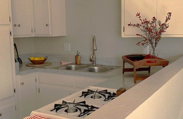 Tustin Arms Apartment Homes