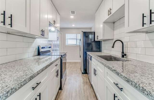 822 N Throckmorton Street