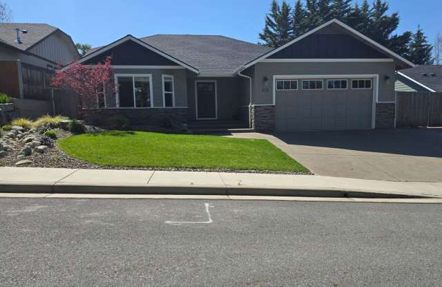 Photo of 3 bed 2 bath Home for Rent in Grants Pass