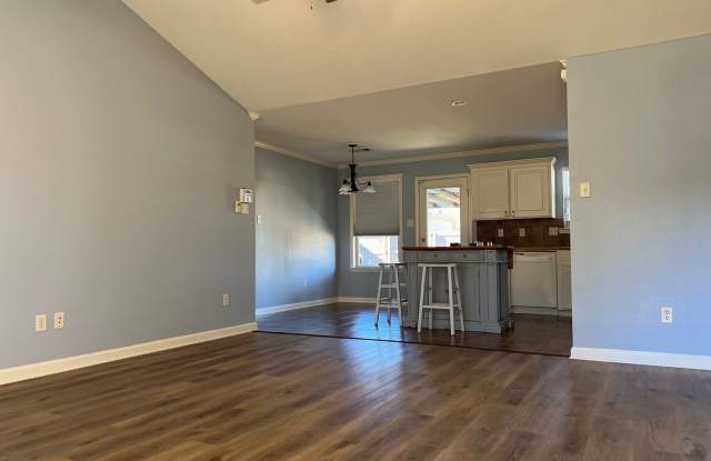 303 Boston St., Jacksonville AR 72076 - Very nice 3br 2ba with privacy fenced back yard