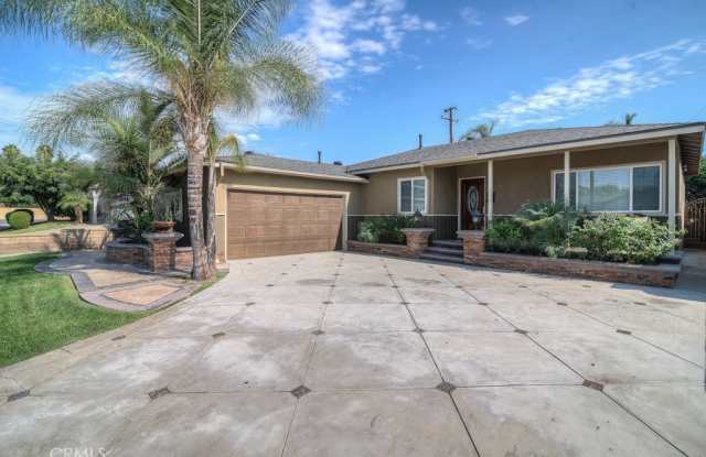 420 E Quincy Avenue
