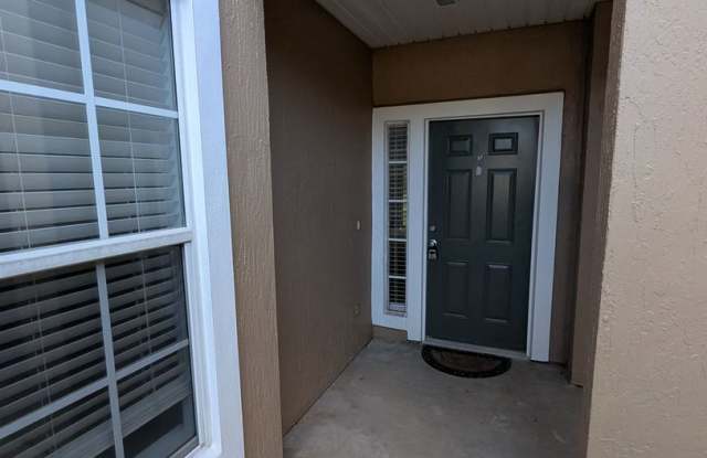 Charming 2 Bed, 2.5 Bath Townhome Ready to Move in
