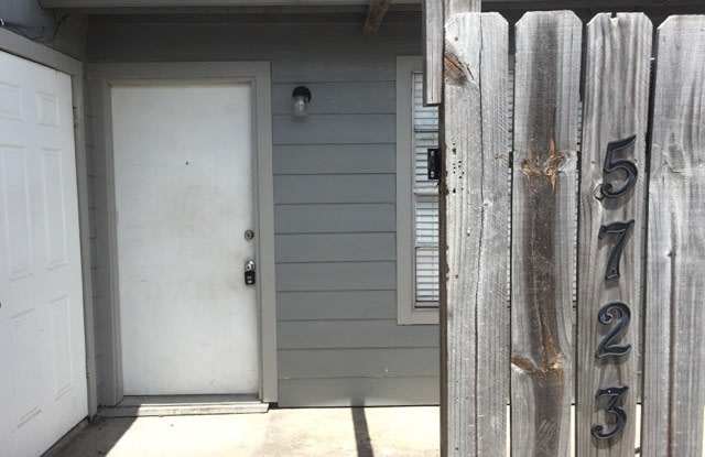5723 Crestmore - 2/Bed 2/Bath - $1050/month