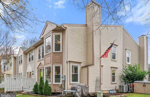 3825 SALEMWAY COURT