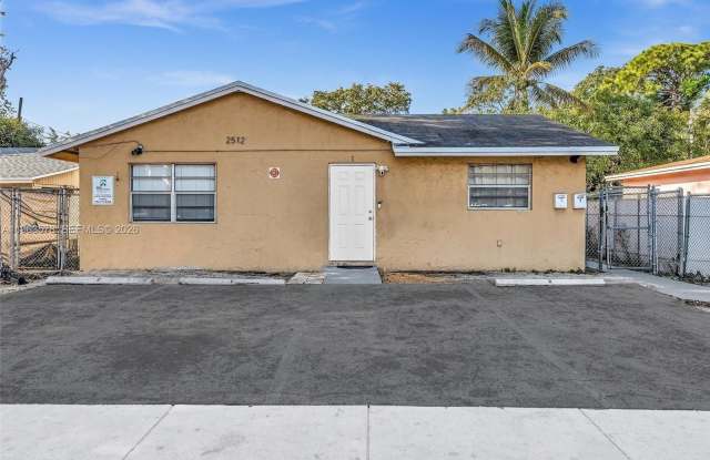 2512 NW 9th Pl