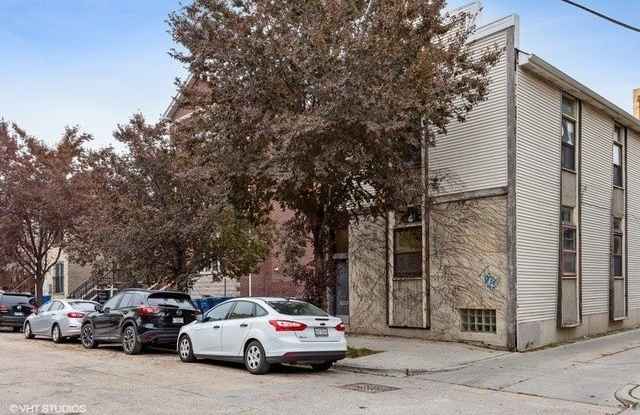 1723 S Jefferson Street unit: 1R