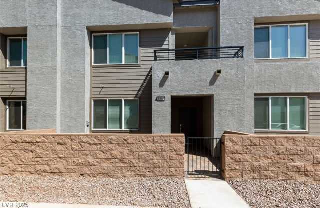 1561 Layla Crossing Avenue