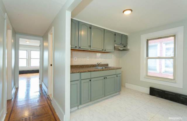 880 East 15th St