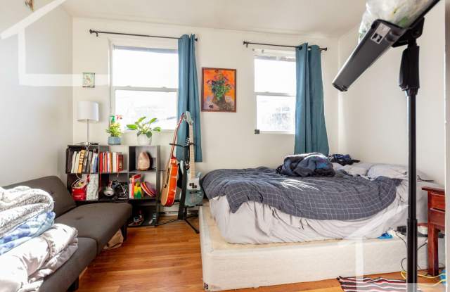 Nice 4 bed in Allston