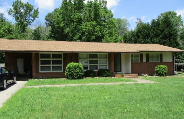 3308 Hillside Dr - 3308 Hillside Drive, High Point, NC 27265